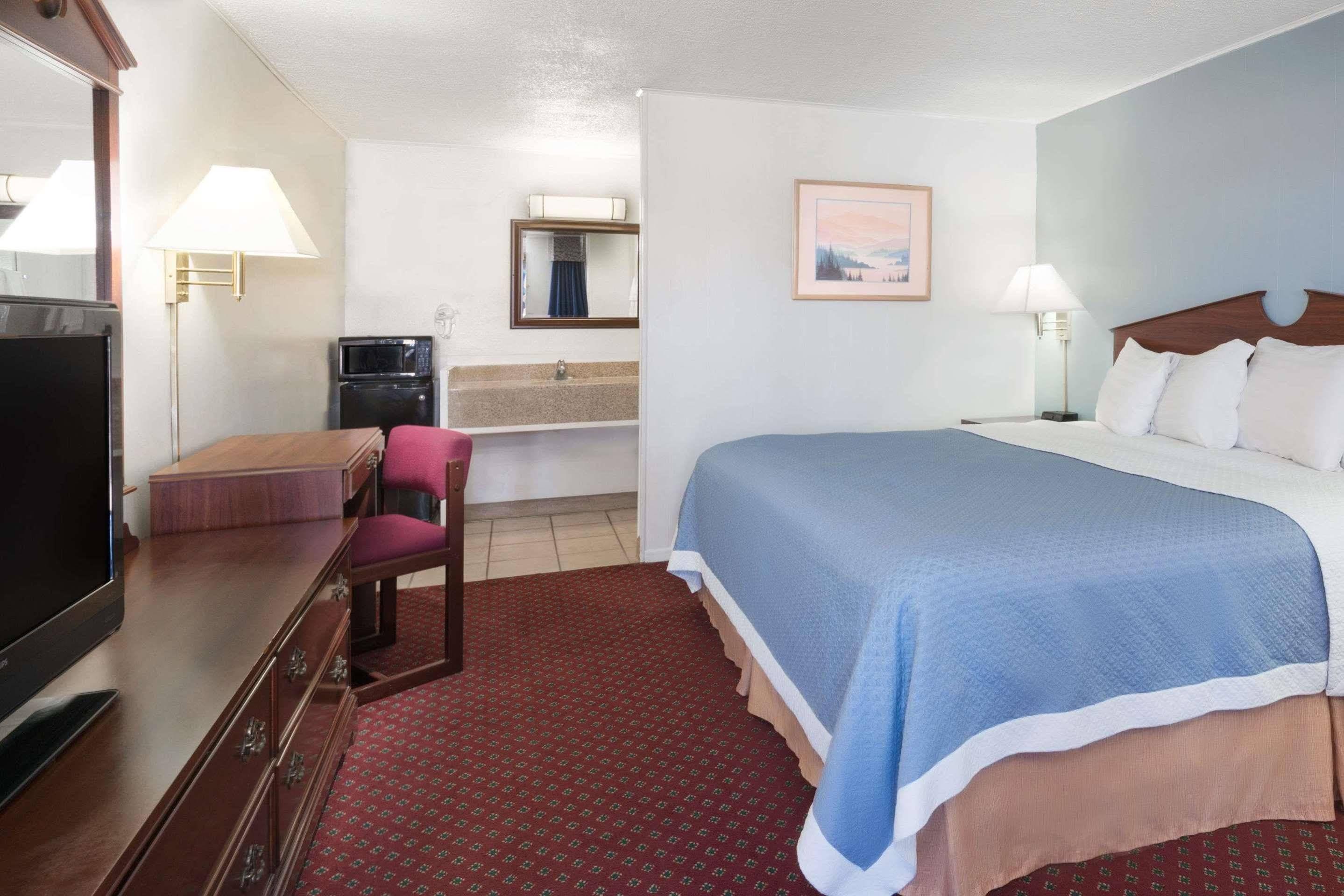 Travelodge By Wyndham Las Vegas Nm Esterno foto